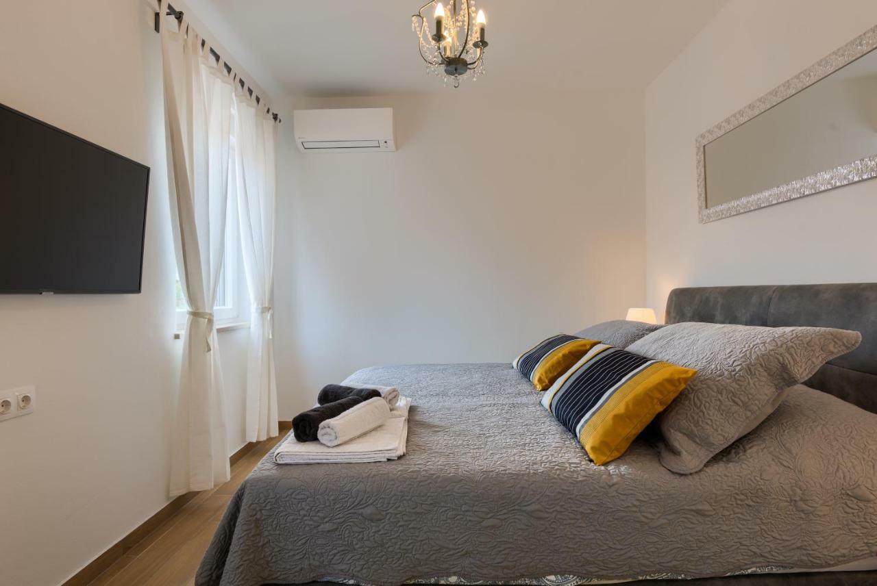 Apartments Dream In Arena 2 Pula Center Free Parking Kültér fotó