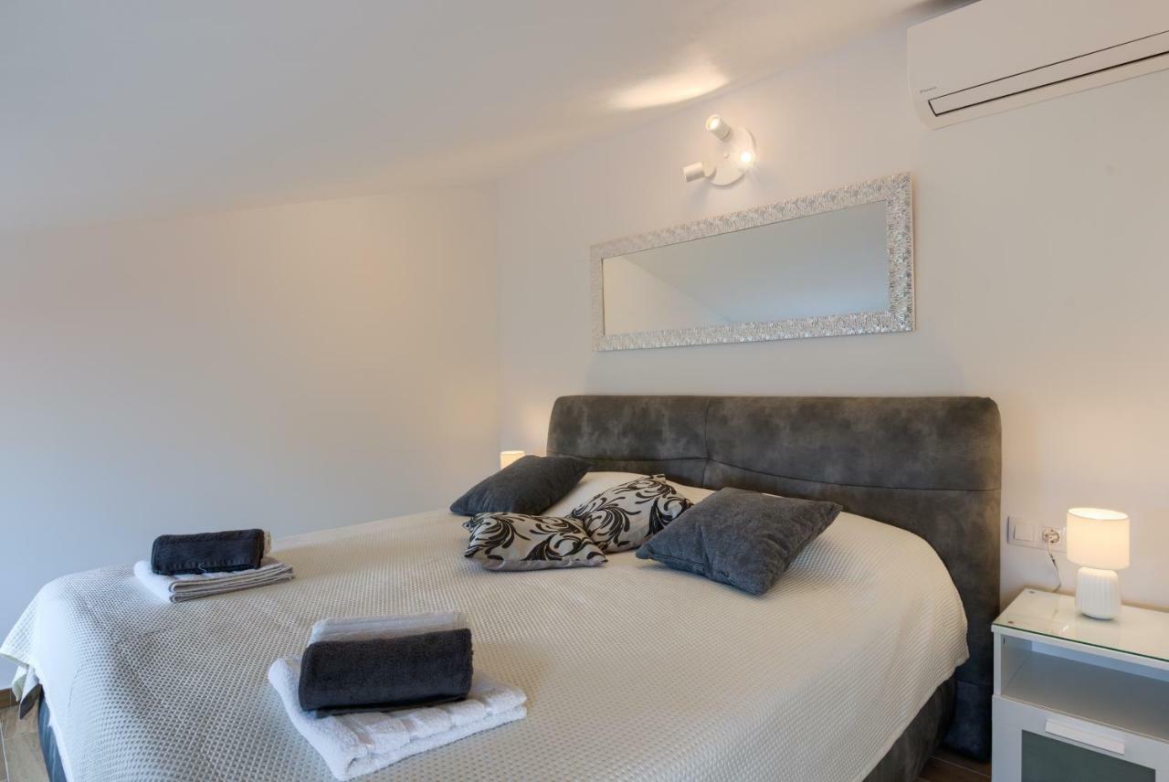 Apartments Dream In Arena 2 Pula Center Free Parking Kültér fotó