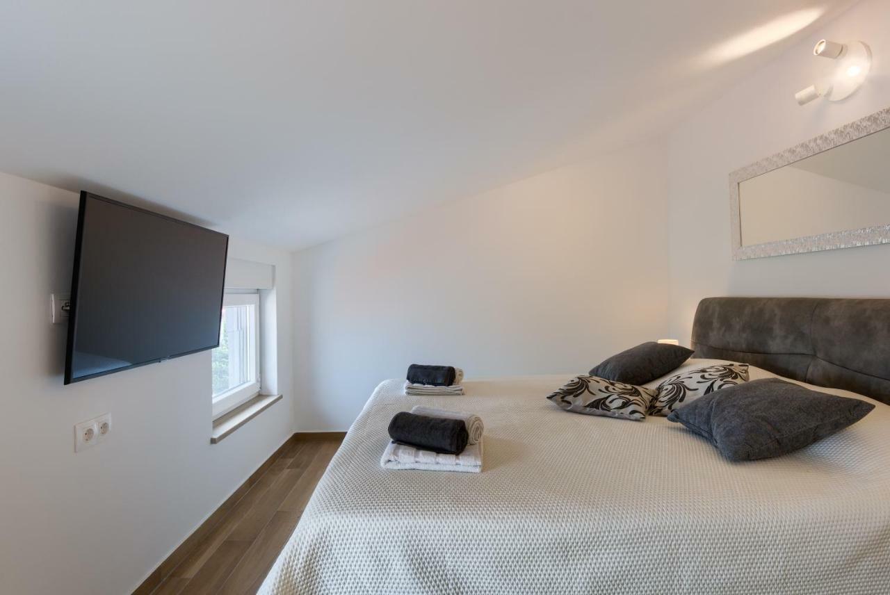 Apartments Dream In Arena 2 Pula Center Free Parking Kültér fotó